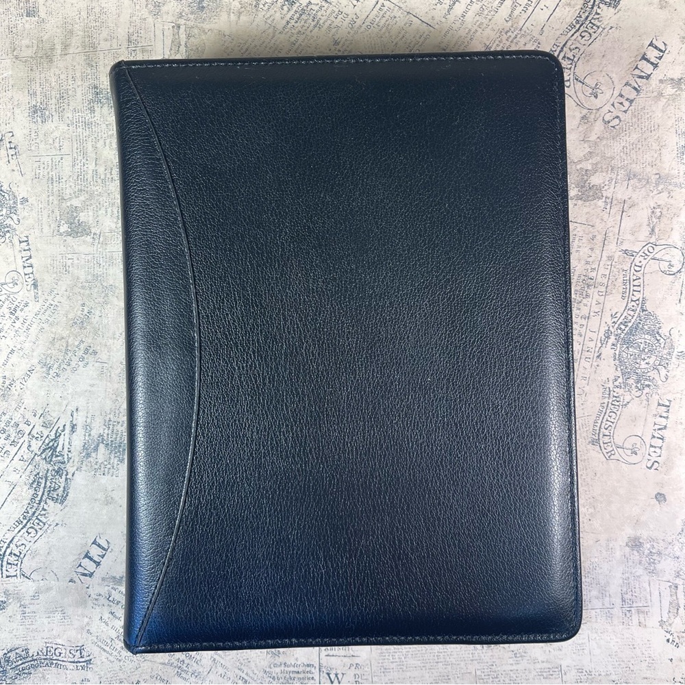 Day Runner vintage zip around organizer